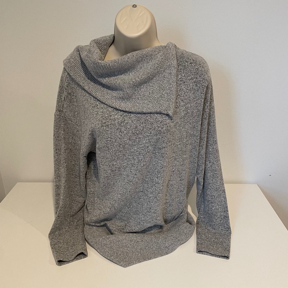 Size XS White House Black Market sweater